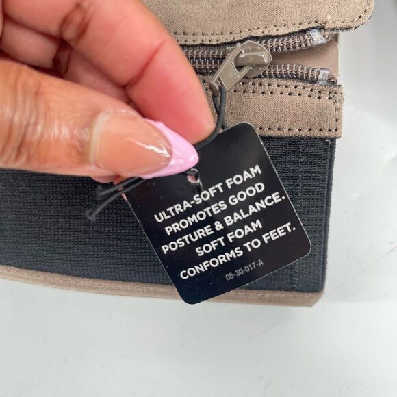 Arizona Jean Co Women’s Gray Faux Suede Tall Riding Boots Lug Sole 8.5, NWOT - Picture 10 of 13